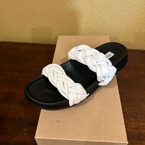 Steve Madden white sandals Size 7 NEW